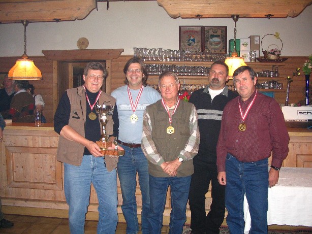 Mannschaftsmeisterschaft im Oktober 2004 im Mooslandl
Sieger:
 Feldkirchen 1 mit den Spielern von links nach rechts
 K.Premm, J.Tscherne, W.Kollegger, A.Kühberger
 2.Reihe Präsident R.Glöckl
